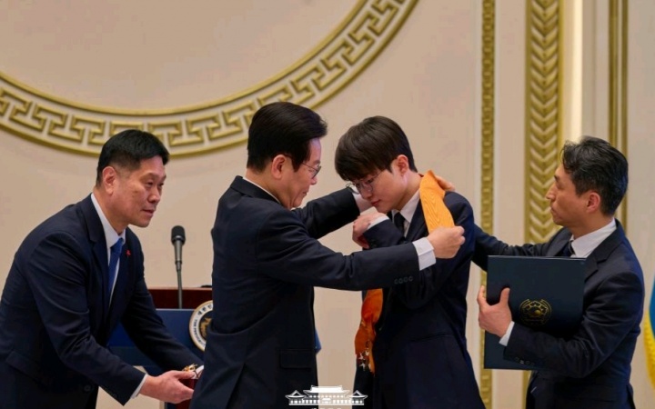 韩媒:以后“电竞到底是不是体育”这种争论再次出现 我们只需回应“Faker拿了青龙章”